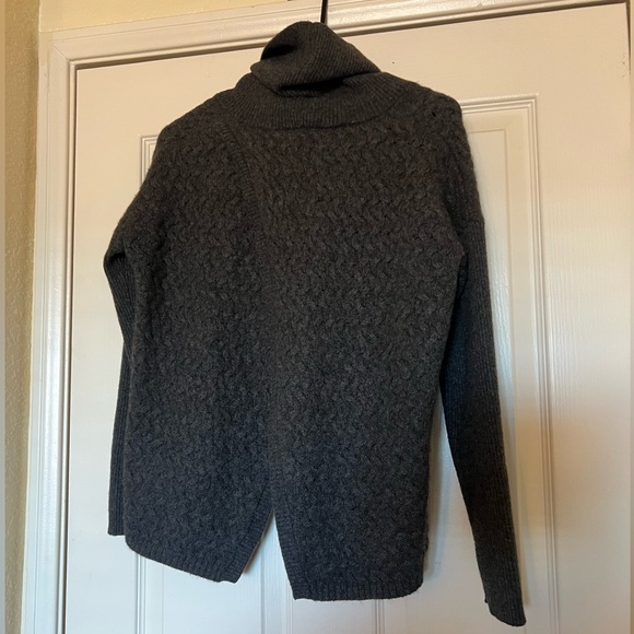 Gray Turtleneck Sweater with Pocket and open back - Picture 2 of 4